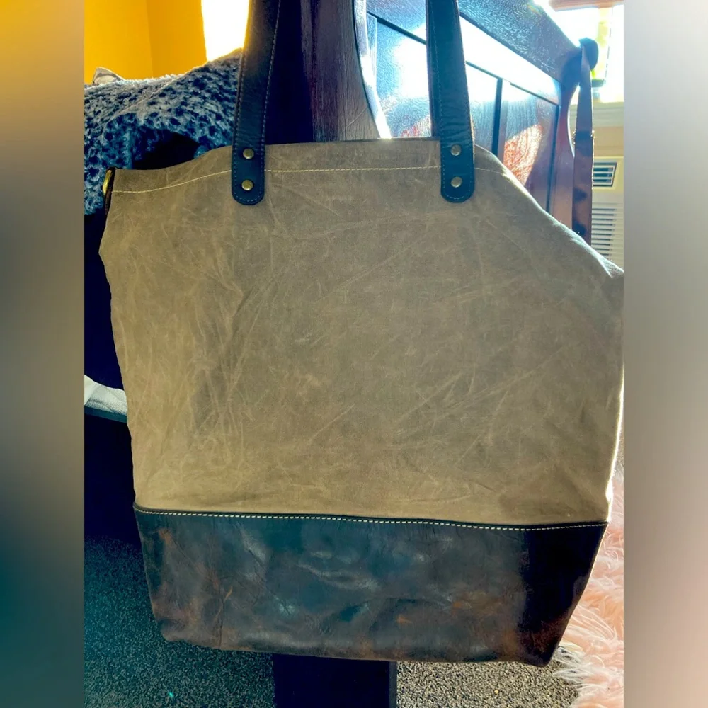 Kiko tote this is a very roomy really nice and durable tote bag. - Picture 2 of 5